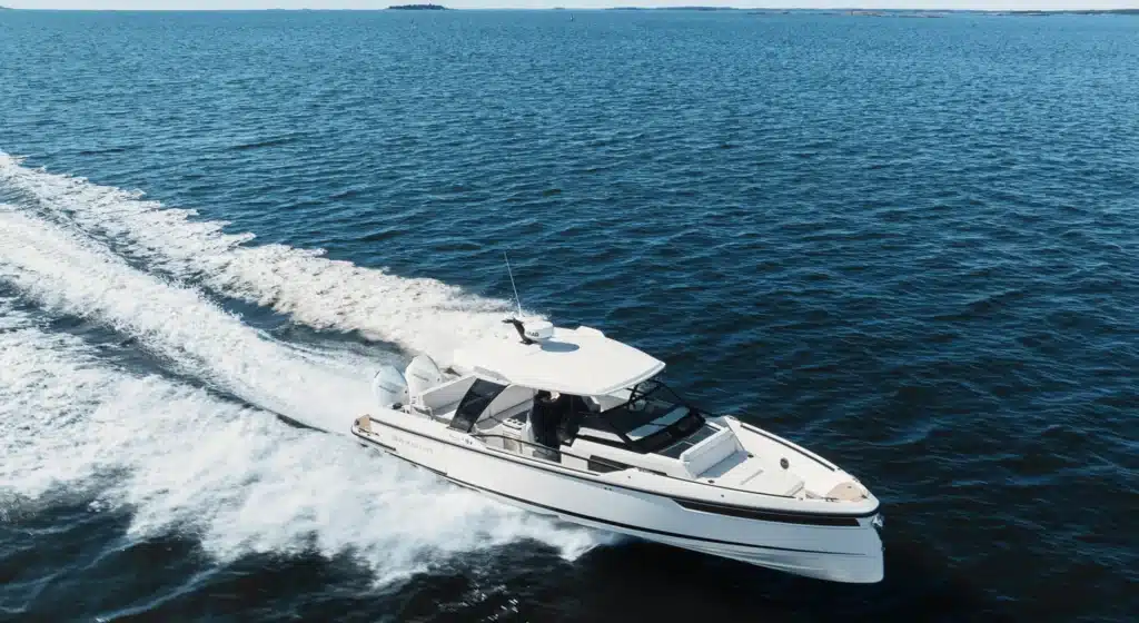 Saxdor 320 GTO sailing at high speed